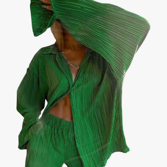 Two piece green pleated set - Picture 3 of 3